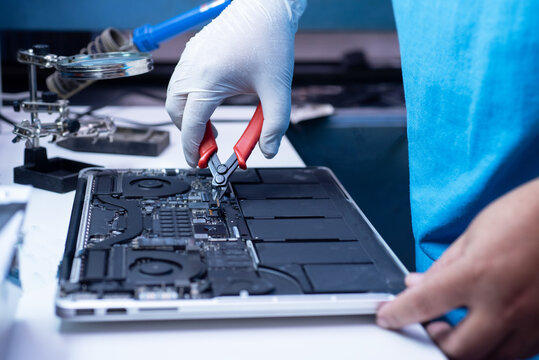 Top MacBook Repair and Services That Help Extend Your Laptop’s Lifespan